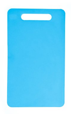 Beyaz arka plan üzerinde izole mavi plastik kesme tahtası