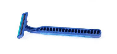 Tıraş bıçağının mavisi beyaz arkaplanda izole edilmiş.