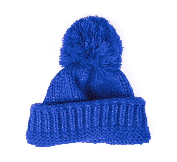 Chapeau en laine tricot bleu avec Pom Pom isolé sur fond blanc — Photo