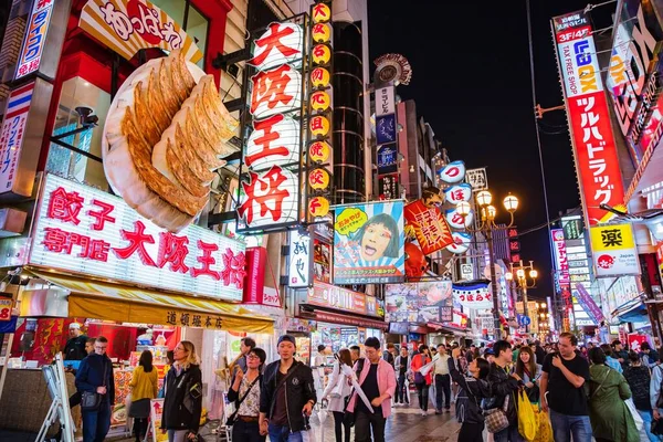 Osaka, Japan - Maj 13, 2018: Restaurang Osaka-ohsho i Dotonbori, — Stockfoto