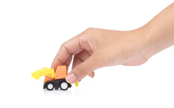 Käsi tilalla lelu traktori eristetty valkoisella pohjalla . — kuvapankkivalokuva