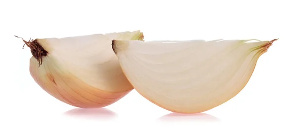 Rebanada de cebolla aislada sobre fondo blanco —  Fotos de Stock