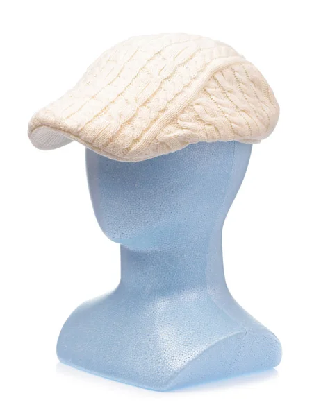 하얀 배경에 고립된 마네킹 머리에 뜬 모자 — 스톡 사진