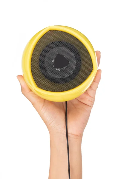 Mano sosteniendo Amarillo Pequeños altavoces aislados en un fondo blanco — Foto de Stock