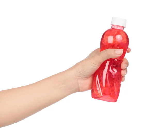 Mão segurando suco de morango em garrafa isolada no backgr branco — Fotografia de Stock