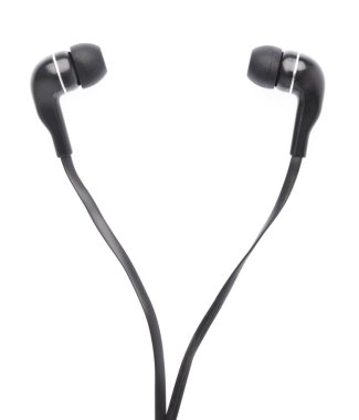 Beyaz arkaplanda izole kulaklıklar