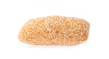 beyaz arkaplanda izole edilmiş beyaz susam tohumları