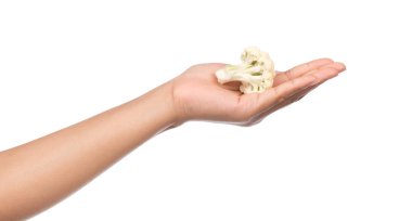 El ele tutuşan Karnabahar beyaz arka planda izole