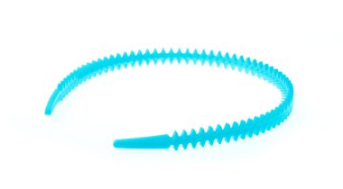 Mavi saç bandı beyaz arkaplanda izole edilmiş.