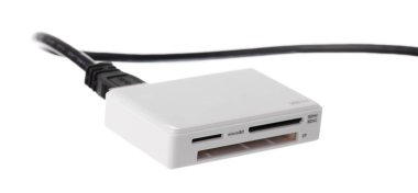 Beyaz arka plan üzerinde izole Usb kart okuyucu
