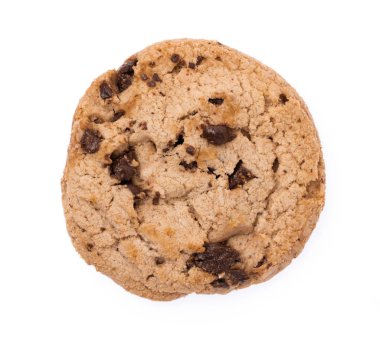 Beyaz arka planda izole edilmiş ev yapımı çikolatalı bisküviler.