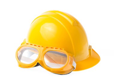 Kask ve Güvenlik Göz Giysisi beyaz arkaplanda izole edildi