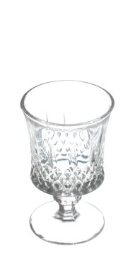 Boş bardak, beyaz arkaplanda izole edilmiştir.