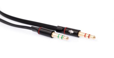 mikrofon ve kulaklık soketlerini ayırmak için standart bir 3.5 mm TRRS ses kriko kablosu.