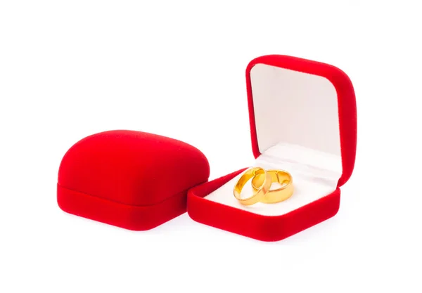 Золотые Кольца Красном Бархате Коробки Изолированы Белом Фоне — стоковое фото
