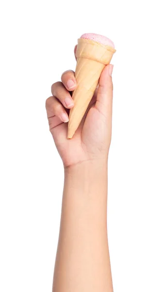Рука Держа Клубничное Мороженое Конусе Изолированы Белом Фоне — стоковое фото