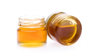 Bal kavanozu beyaz arkaplanda izole