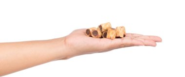 Beyaz arka planda çikolata ile el ele tutuşmalar