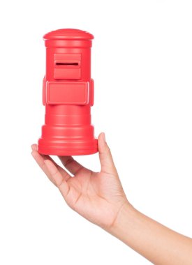 El ele tutuşan posta kutusu beyaz arkaplanda izole