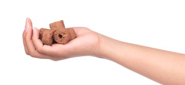 Beyaz bir arka planda el ele tutuştuk.