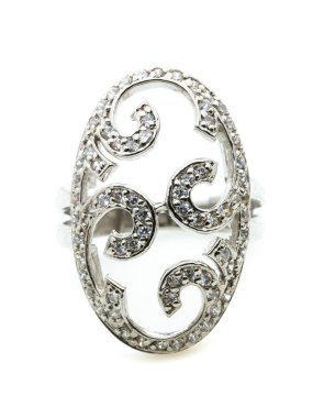 Beyaz arka planda mücevher yüzüğü..