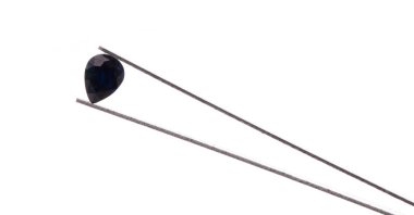 Siyah elmas akik beyaz arkaplanda izole