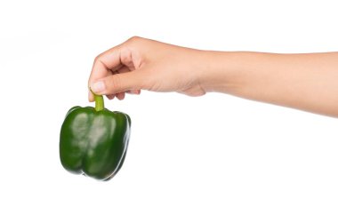 Yeşil biber beyaz arka plan üzerinde izole tutan el