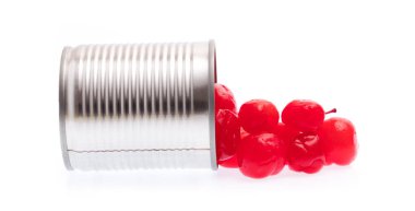 beyaz arka planda izole edilmiş kiraz konservesi