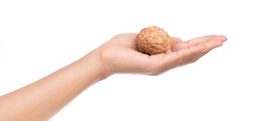 Beyaz arka planda el ele tutuşan arhat meyvesi