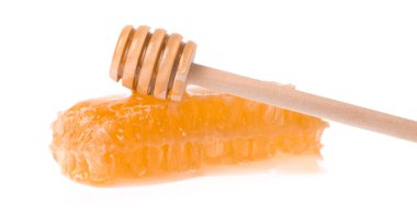 Beyaz arka planda izole edilmiş bal için ahşap kaplamalı bal petekleri