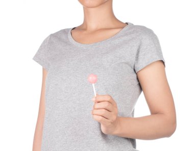 Beyaz arka planda şeker tutan kadın 