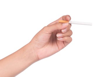 Beyaz arka plan üzerinde izole bir sigara izmariti tutan el.