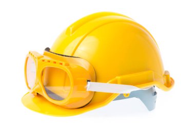 Kask ve Güvenlik Göz Giysisi beyaz arkaplanda izole edildi