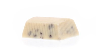 Beyaz arkaplanda izole edilmiş beyaz çikolata çubukları