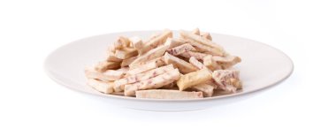 beyaz arkaplanda izole edilmiş yemek üzerine taro atıştırmalıkları.