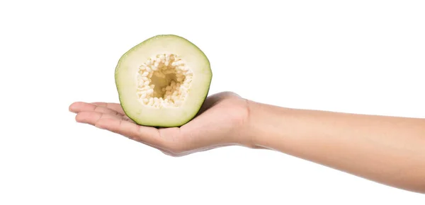 手拿着一片白色背景的木瓜 — 图库照片