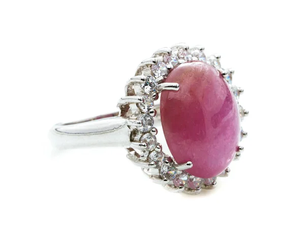 Розовый Ruby Ring Белом Фоне — стоковое фото