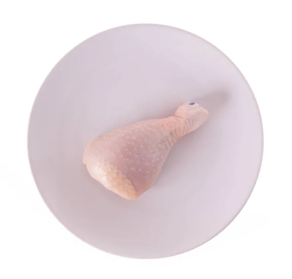 Rohes Hühnerfleisch Auf Teller Isoliert Auf Weißem Hintergrund — Stockfoto