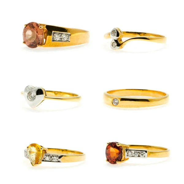 Conjunto Anéis Casamento Ouro Com Pedras Preciosas Isoladas Fundo Branco — Fotografia de Stock
