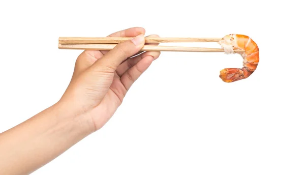 拿着一只在白色背景上隔离的大虾的筷子 — 图库照片