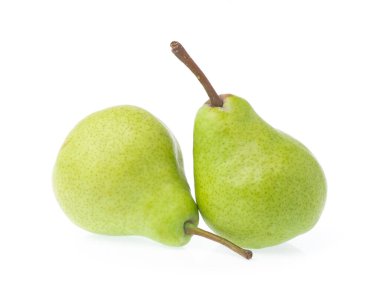 yeşil armutlar beyaz arkaplanda izole