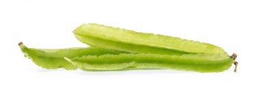 Kanatlı fasulye beyaz arkaplanda izole edildi