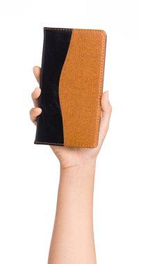 Deri defterleri beyaz arkaplanda el ele tutuştur