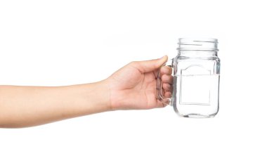 Beyaz arka planda izole edilmiş bir sürahi su.