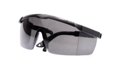 Beyaz arkaplanda izole edilmiş güneş gözlükleri.