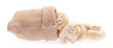 Çuvaldaki Şampiyon Mantarı beyaz arka planda izole edildi