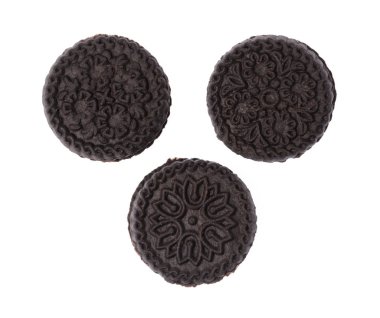 Beyaz arkaplanda izole edilmiş kurabiye bisküvileri