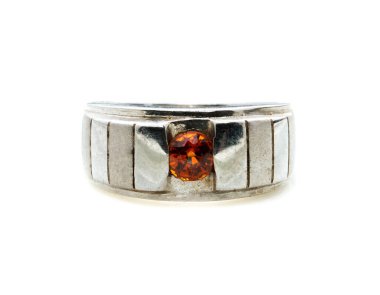 beyaz arkaplanda taş ya da mücevher