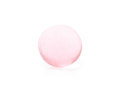 Beyaz arkaplanda izole edilmiş pembe bir jöle topu