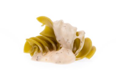 beyaz arkaplanda izole edilmiş makarna